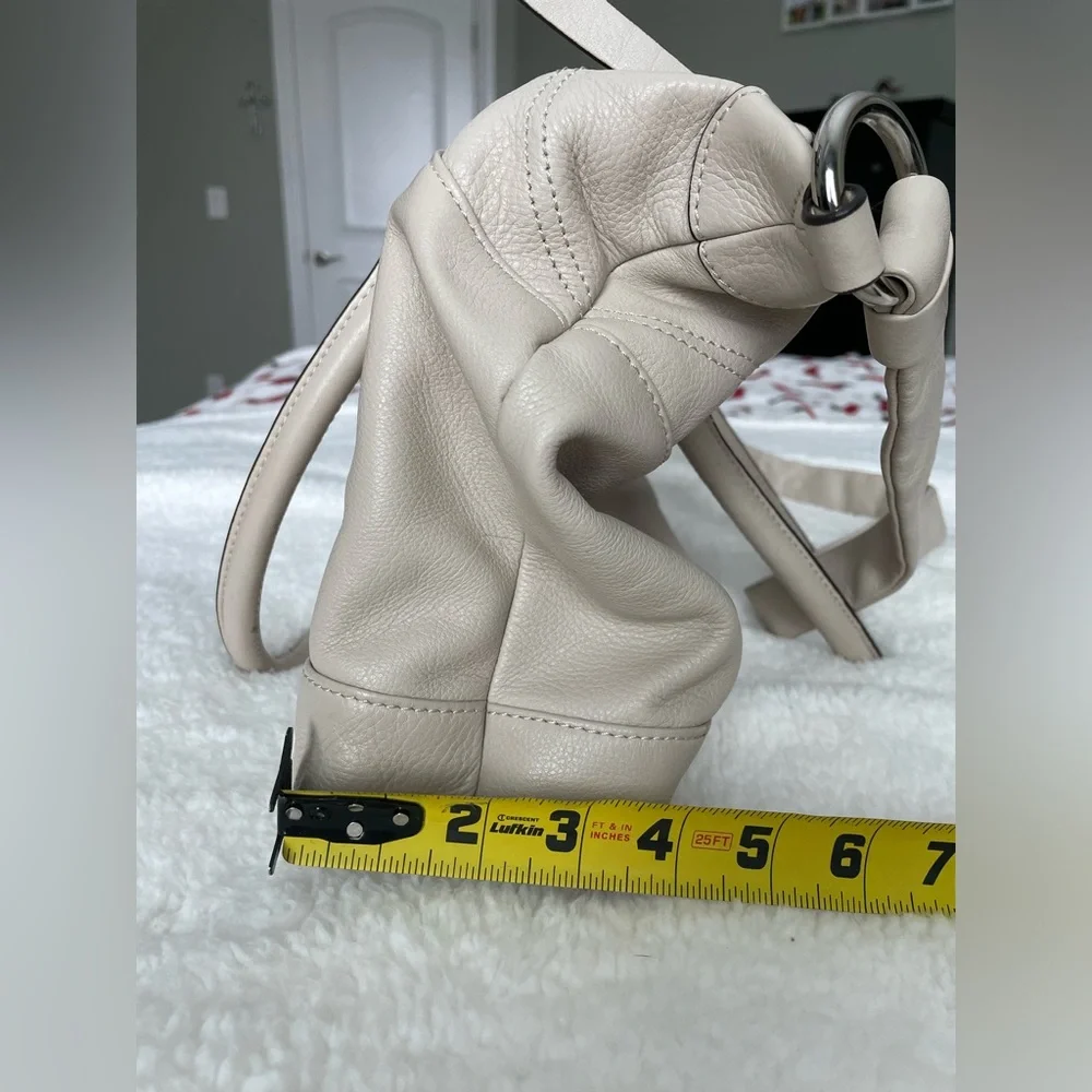 LC: ⭐️HP⭐️ B. Makowsky Leather White Cream Purse with Animal Print Inside - Picture 11 of 15